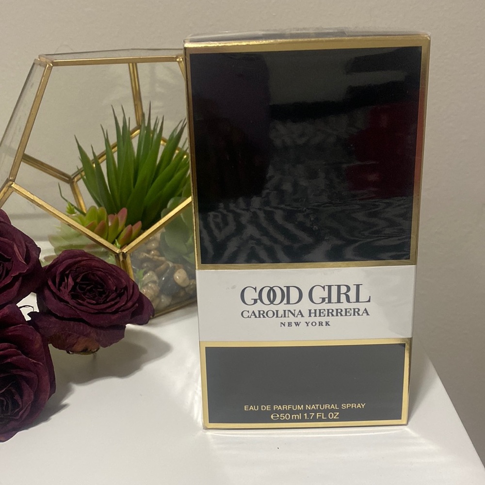 Good Girl Carolina Herrera New York
NWT 1.7FL OZ